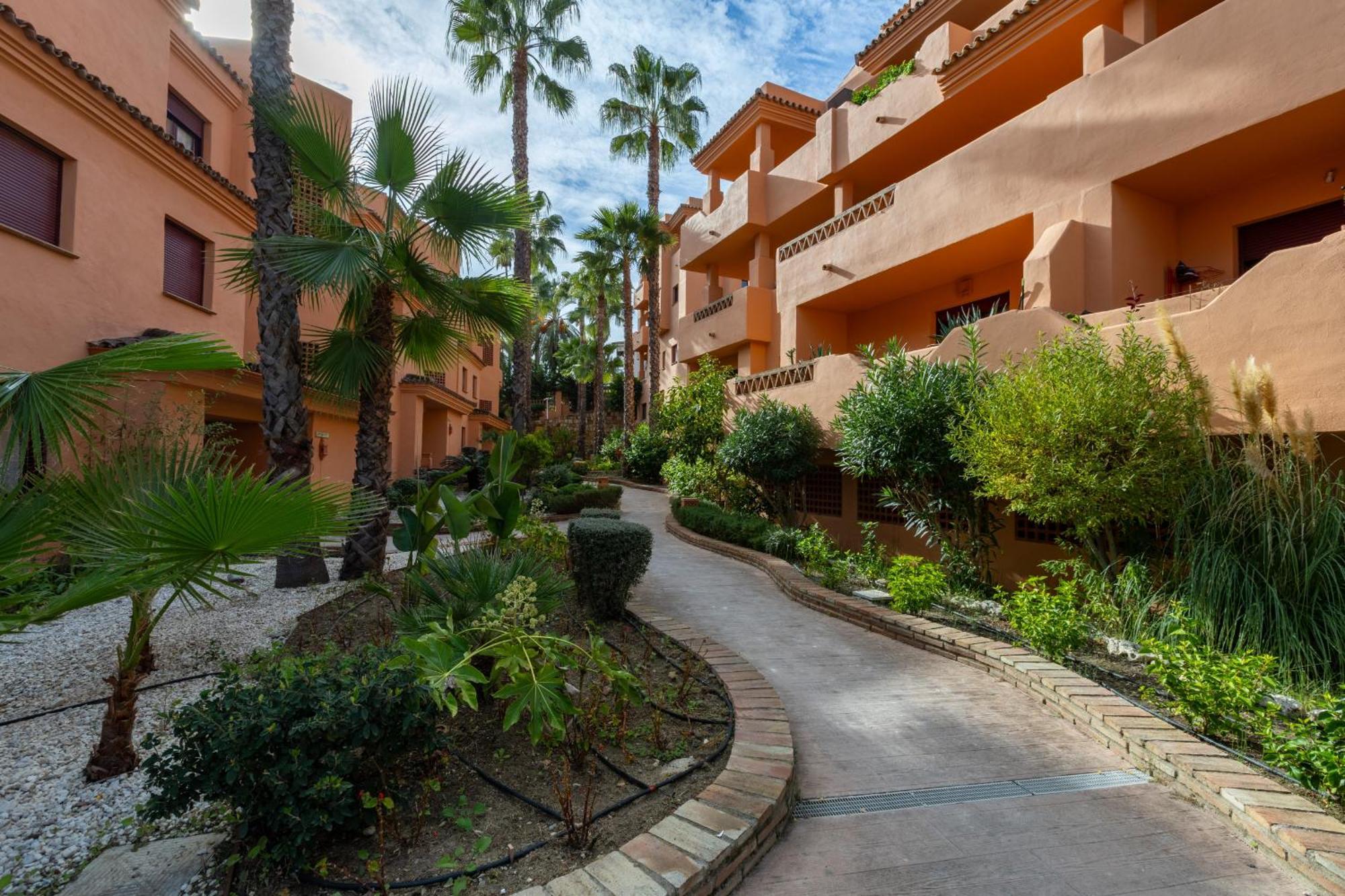 Royal Marbella Golf Resort Estepona Exterior photo